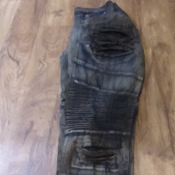 Pants cut up - Picture 2 of 6